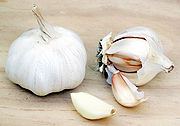 Garlic_clove.jpg